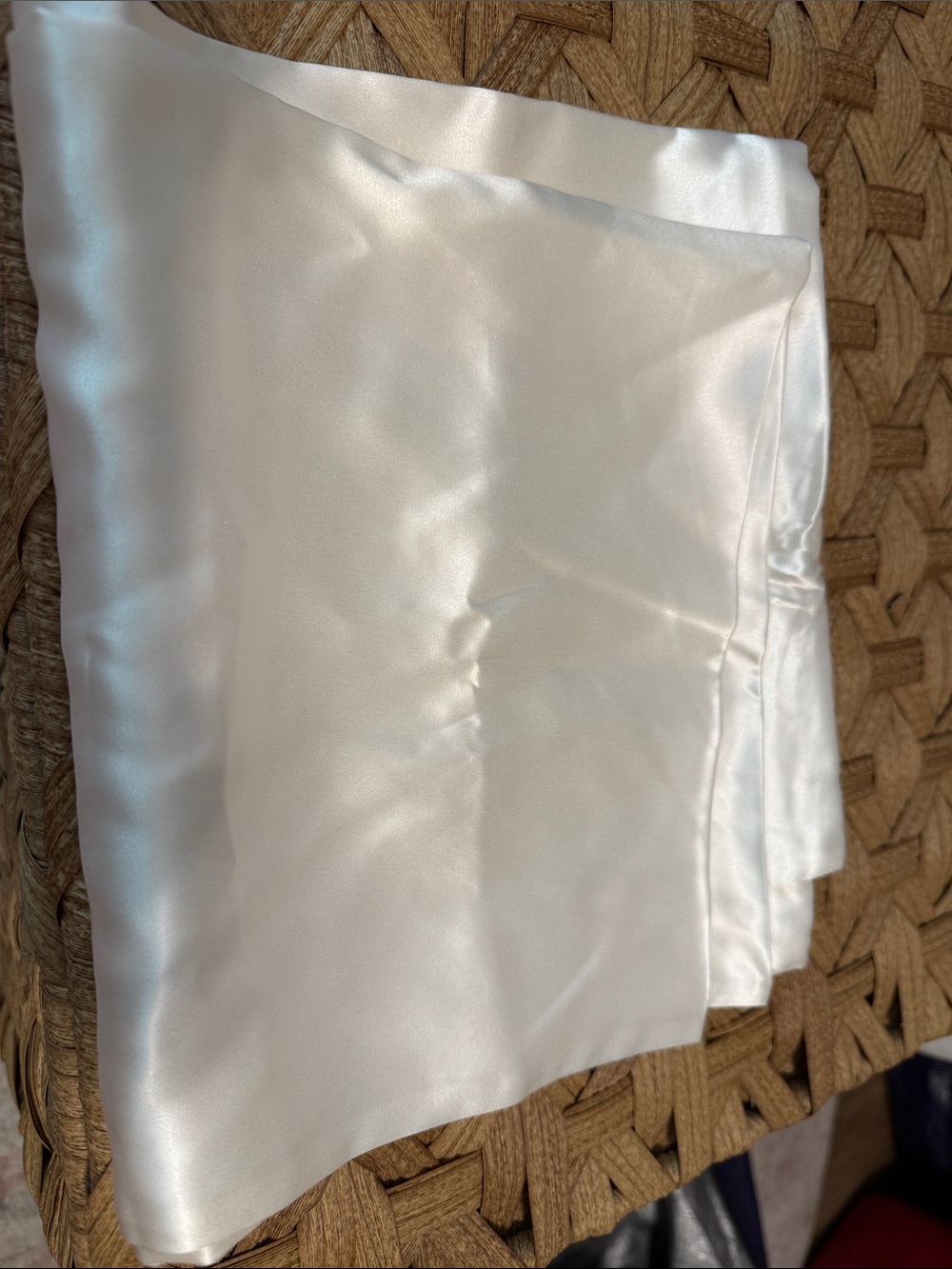 Quince 100% Mulberry Silk Pillowcase - Ivory, King, 20" x 36", NWOT - Picture 2 of 3